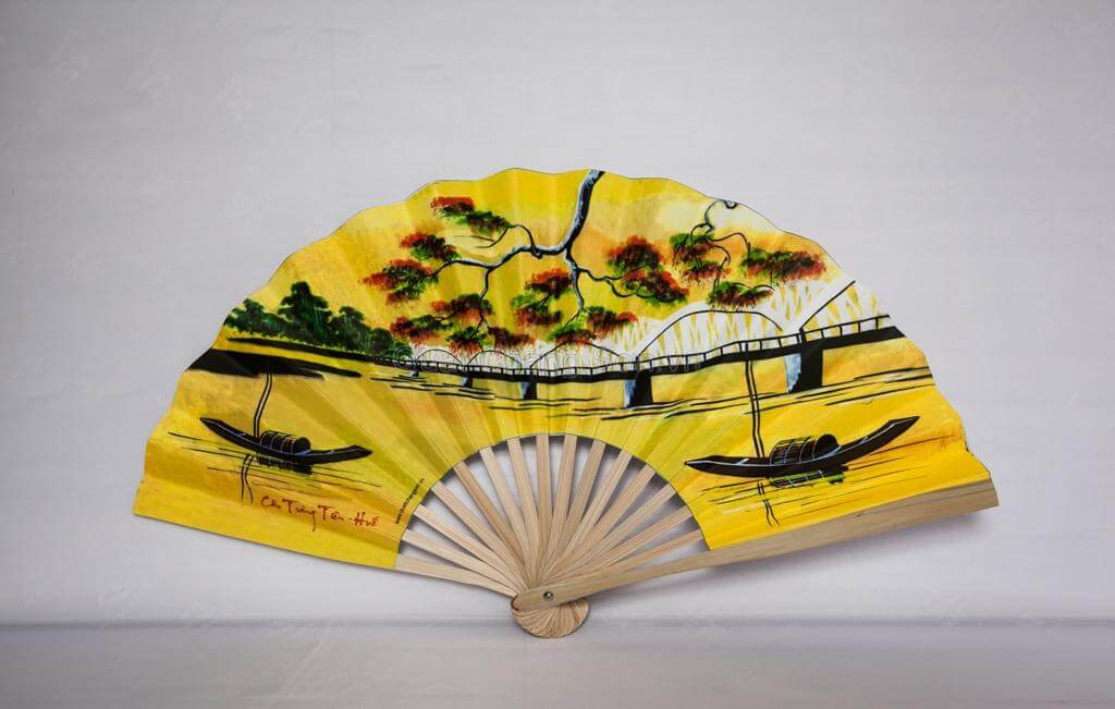 Vietnamese hand fans - Best Souvenirs