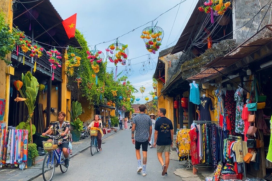 Highlights of Central Vietnam Tour - 5 Days Highlights of Central Vietnam Tour - 5 Days